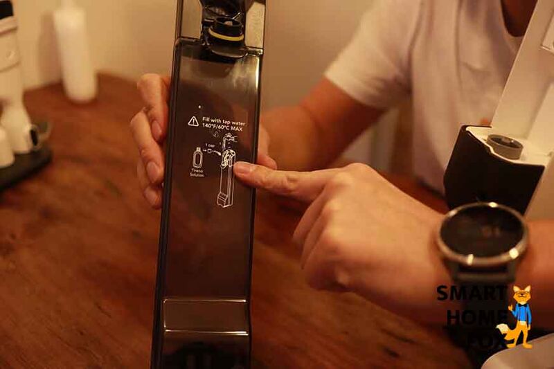 Man sieht den Frischwassertank des Tineco Floor One S5 Combo.